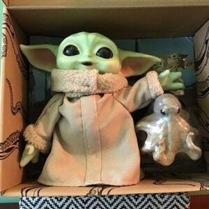Star Wars 11" Plush Yoda with 10 sounds & Squid Accessory